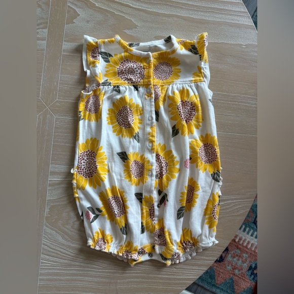 Carter’s|Baby girl white Sunflower print bubble romper with ruffles•••boho 24M - Picture 4 of 6